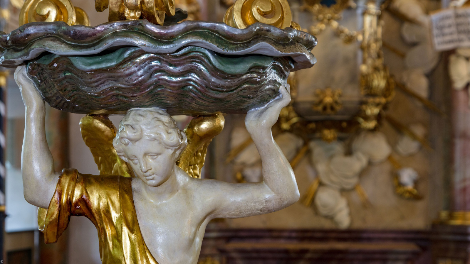 barocker Taufengel in der Pfarrkirche St. Johannis