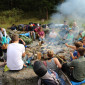 Stockbrot bei der Wanderung