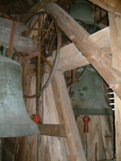 Der Glockensthul mit drei der vier Glocken