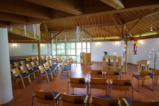 die Stühle im Gottesdienstraum ermöglichen viel flexibilität