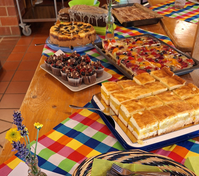 Kuchenbuffet in der Lutherkirche